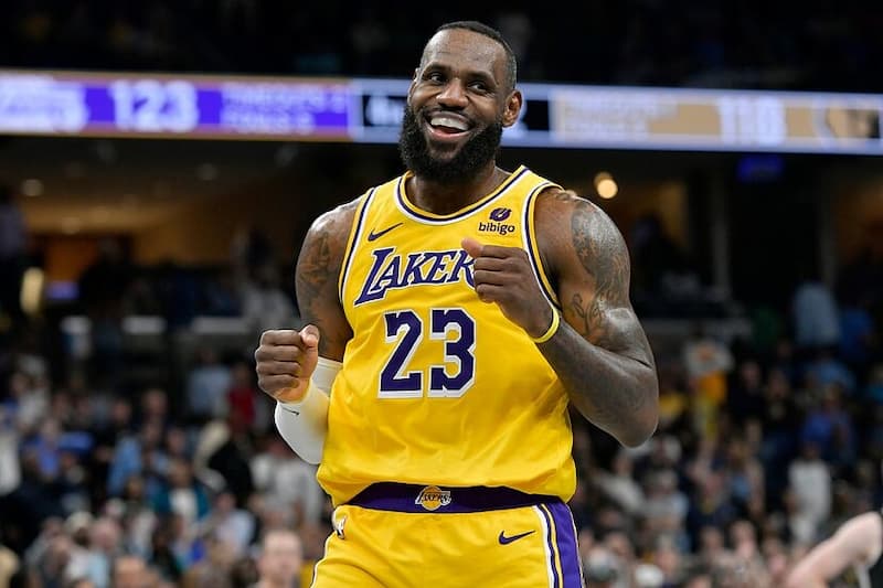 NBA/外界爆料詹皇預計今夏跳出合約,未來動向受到Curry和KD影響!