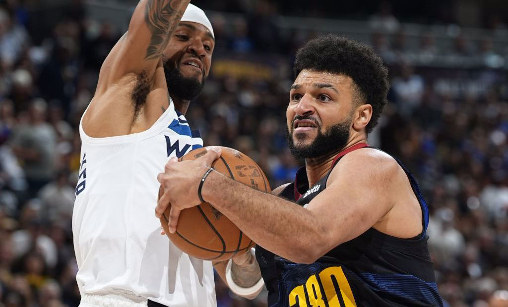 NBA季後賽爆料：金塊主將竟故意丟熱敷袋，引發球迷熱議