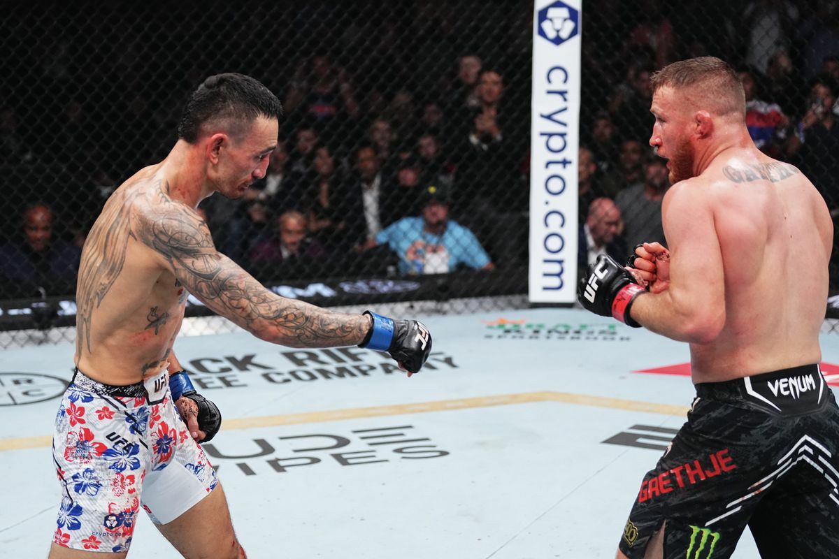 毫無冷場轟出年度最佳賽事！UFC 300「天佑」霍洛威 最後讀秒 KO「平頭哥」蓋奇 奪下 BMF 冠軍腰帶！
