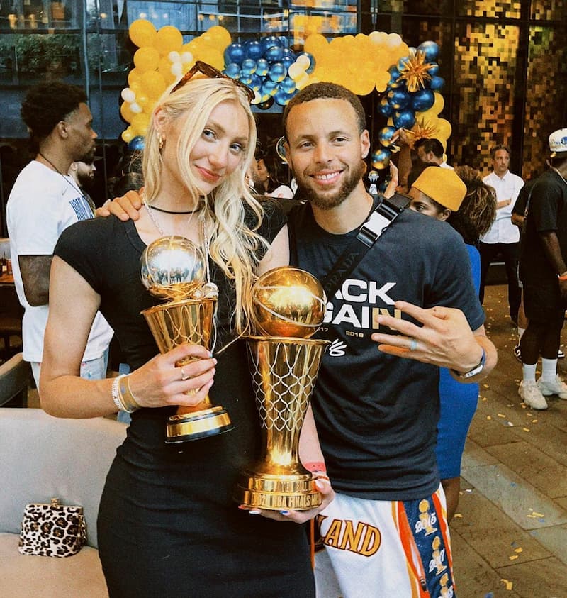 Curry 的妹妹 Cameron Brink 在 WNBA 的首秀中展現火辣造型，球場之外也是模特兒！