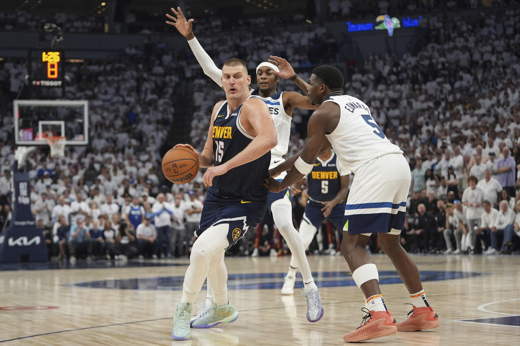 NBA季後賽驚喜連連：金塊隊大逆轉，約基奇和戈登聯手締造勝利